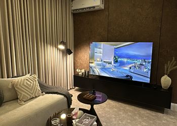 شقة بدخول ذاتي وصالة أنيقة 