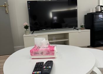 استديو باثاث مريح وبسيط 