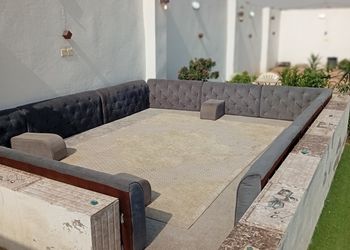 استراحة بمسطح اخضر  وصاله جلوس 