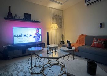 شاليه بمسطح اخضر ومسبح 