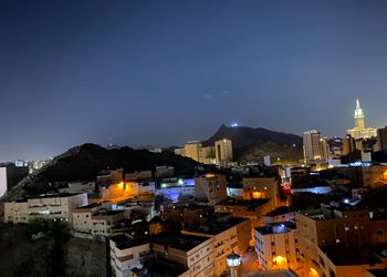 استديو بأثاث مريح وبسيط 