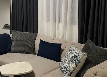 استديو بسرير ماستر وأثاث مريح 