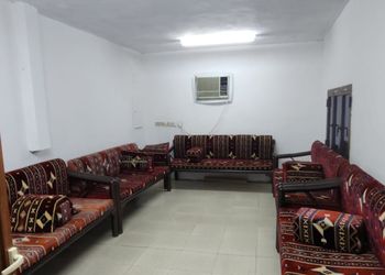 شاليه بجلسة مطله على المسبح