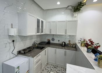 شاليه بمسطح اخضر و مسبح