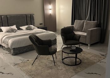 استيديو فاخر 