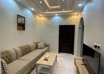 شقة بغرفة معيشة وغرفتين نوم 