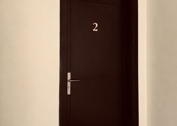 استديو بأثاث مريح وبسيط 