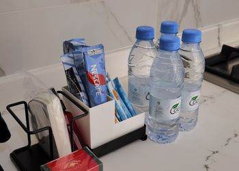 شقة بصالة وثلاث غرف نوم
