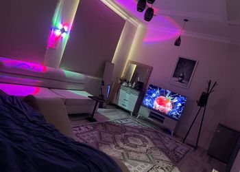 استديو بسرير ماستر وجلسة 