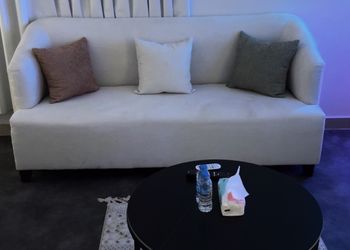 استديو بسرير ماستر وأثاث مريح 