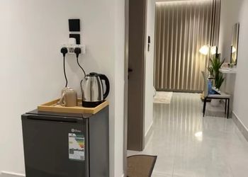استديو بسرير ماستر وجلسه جانبيه