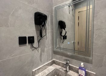استديو بأثاث مريح وبسيط 