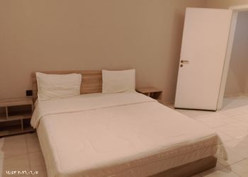استديو بسرير ماستر وجلسة 