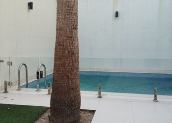 شاليه بمسبح خارجي وجلسة خارجية 