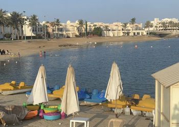 شاليه دور ارضي مطل على البحر