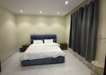 استديو بسرير ماستر وجلسة جانبية