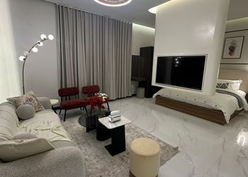 استديو بسرير ماستر وجلسه جانبيه