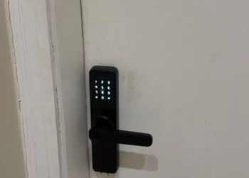 استديو بأثاث مريح وبسيط 