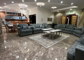 شاليه بألعاب أطفال وجلسة خارجية