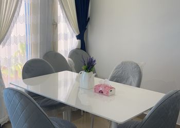 شالية بغرفة نوم مطلة على الفناء الخارجي