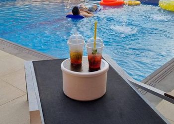 استراحة بمسبح خارجي بحاجز