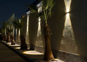 استراحة بمسطح اخضر ومجالس