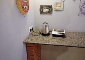 شاليه بمسبح داخلي وغرفه نوم 
