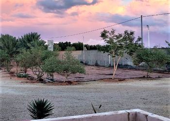 مزرعة بطراز شعبي وملحق خارجي
