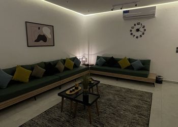 شالية بمجلس مطل على المسبح 