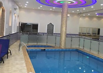 استراحة بألعاب أطفال ومسبح داخلي