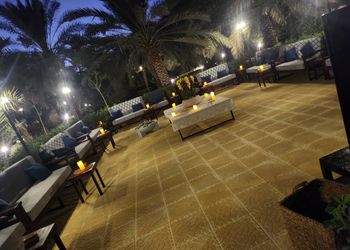 استراحة بمسطح اخضر ومسبح