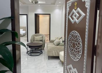 شقة بغرفة معيشة وغرفتين نوم 