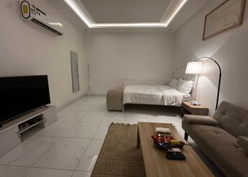 استديو بدخول ذاتي وسرير ماستر