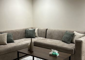 استديو بسرير ماستر وأثاث مريح 