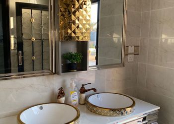 استراحة بمسطح اخضر وجلسة خارجية
