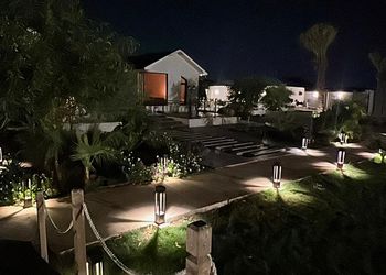استراحة بمسطح اخضر وجلسه خارجيه