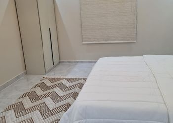 شقة بغرفتين نوم وصالة 