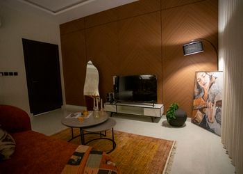 استديو بأثاث مريح وبسيط 