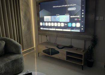 شقة بغرفة معيشة وغرفة نوم 