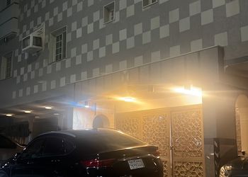 شقة بغرفة نوم وصالة مريحة 