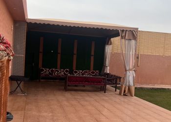 استراحة بمسطح اخضر ومجالس