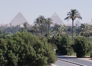 شقة بغرفتين نوم وصالة 