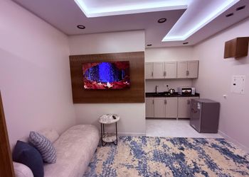 استديو بأثاث مريح وبسيط 