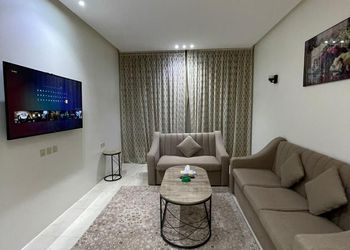 شقة بصالة جلوس وغرفة نوم 