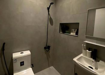 شقة بصالة أنيقة ودخول ذاتي