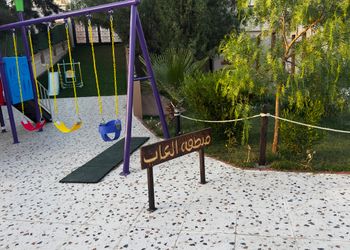كوخ بأجواء ريفية وجلسة خارجية
