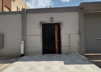 استديو بسرير ماستر وجلسة جانبية 