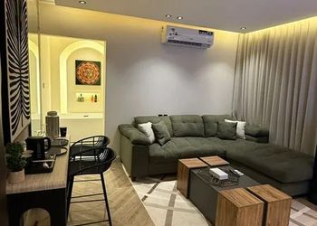 شقة بغرفة معيشة وغرفة نوم 