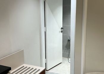استديو بأثاث مريح وبسيط 