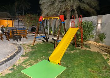منتجع بجلسه خارجية ومسبح